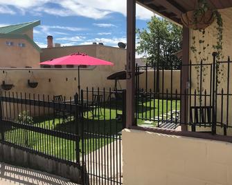 Historical cottage located in the heart of downtown (pet friendly) - Silver City - Balkón