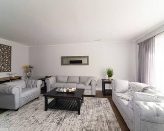 Corporate Unit, Fully Furnished. Completely Renovated - Schiller Park - Living room