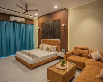 Clarks Collection Brahmas Resort - Ajmer - Bedroom