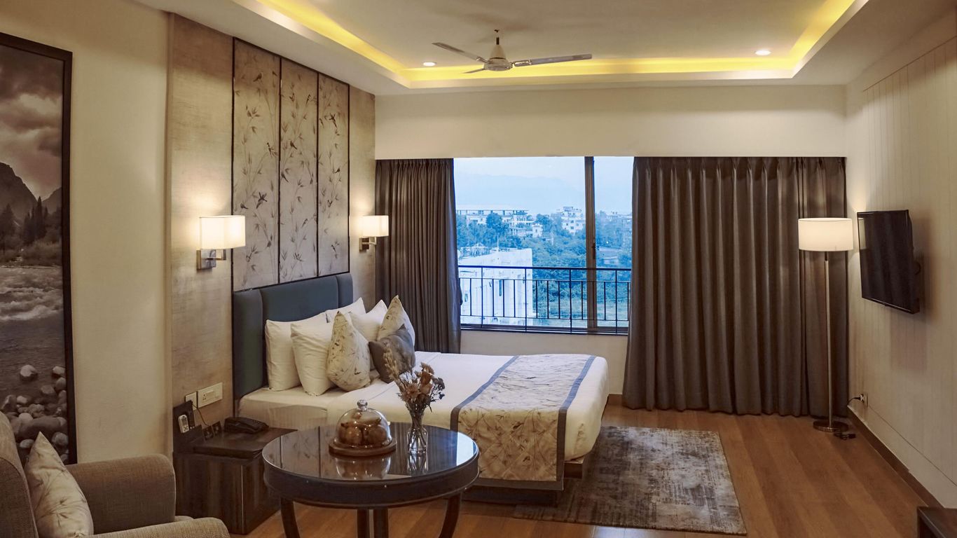 Voyage Milestone Hotel & Banquet