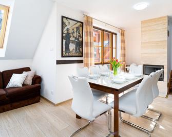 Apartamenty Sun & Snow Karpacz Mysliwska - Karpacz - Jadalnia