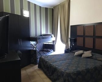 Hotel San Marco - ואסטו - חדר שינה