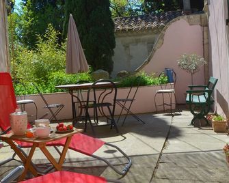 Le Mas Sivan - maison provençale avec terrasse, parking sécurisé, climatisation, wifi - Arles - Balkong