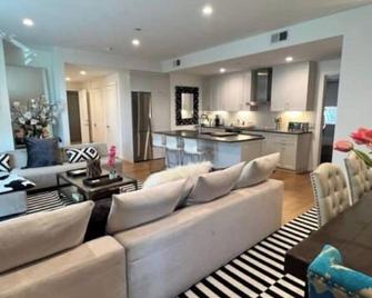 Greenwich Ct. Rye N.Y. 2 Bedroom Loft Apartment!! - Port Chester - Living room