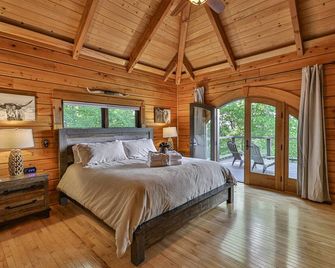 Mountain Top Lodge | Ellijay, Ga - Talking Rock - Bedroom