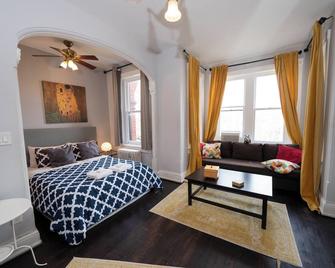 Cap Hill One-level Loft-style 2 Bedroom , FREE Parking, Blocks to Capitol - Washington