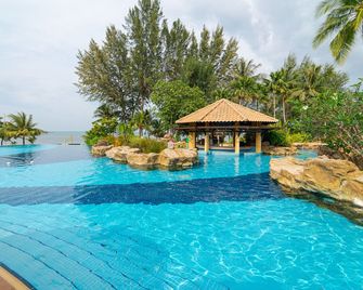 Nirwana Resort Hotel - Tanjung Pinang - Bazén