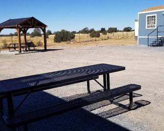 083A Affordable Getaway near South Rim Sleeps 6 - Valle - Patio