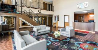 Econo Lodge La Crosse - La Crosse - Lounge