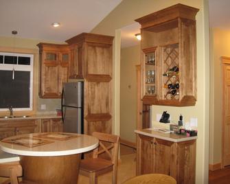 Ocean Front Vacation Home - Summerside - Dining room