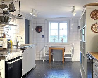 9 Person Holiday Home In Lidköping-By Traum - Lidköping - Küche