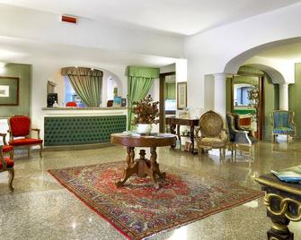 Colonna Palace Hotel Mediterraneo - אולביה - לובי