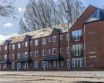 Pullman House Serviced Apartments - Darlington - Building