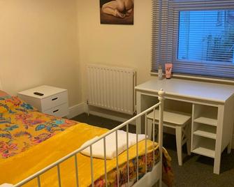 Stylish Comfotabe Riverside Cottage - Southampton - Bedroom