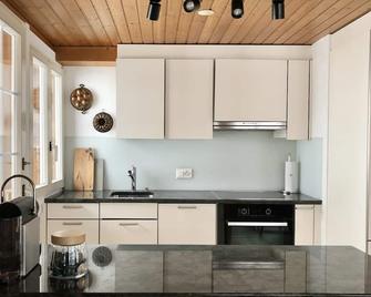 The Absolute Best View in Lauterbrunnen - Lauterbrunnen - Mutfak