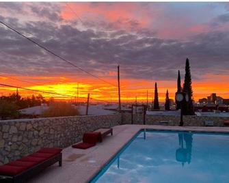 Private studio close to downtown - El Paso - Pool