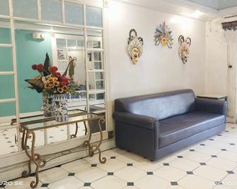 Bacolod King's Hotel - Bacolod - Obývací pokoj