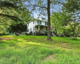 Badby Wood Farmhouse - Charming 3br 3ba Wine Country Getaway - Marshall
