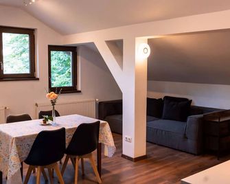 Kesletz House - Sibiu - Ruang makan