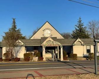 Motel @ Kentucky Lake. The bicycle room. - Gilbertsville - Edificio