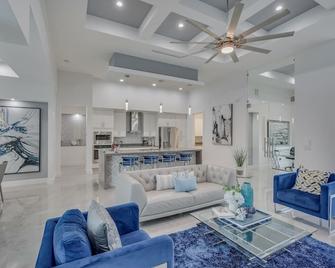 Private Vacation Home Cape Coral W/ Heated Saltwater Pool - Spa -Gas Grill - Matlacha - Living room