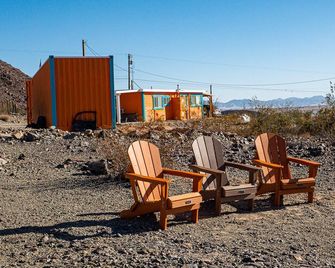 Welcome to Hartsville! Eclectic Cabin Retreat with Endless Views - Twentynine Palms - Binnenhof