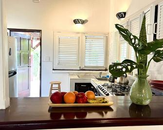 Playa Bonita 4 minute walk from our private Villa Anantara Bonita - Las Terrenas - Cocina