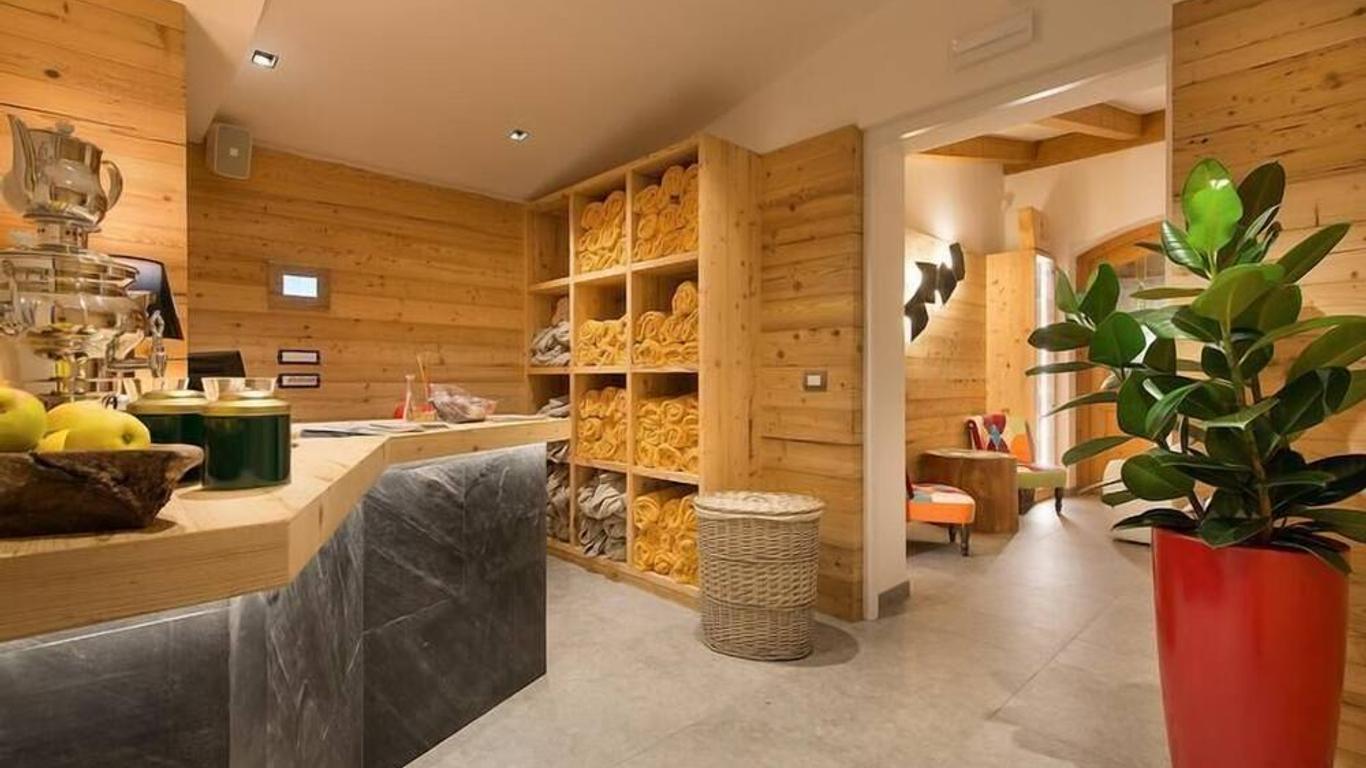 هوتل كريستلو