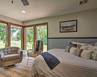 Pet-Friendly Wabasha Studio Boat, Ski and Explore! - Wabasha - Bedroom