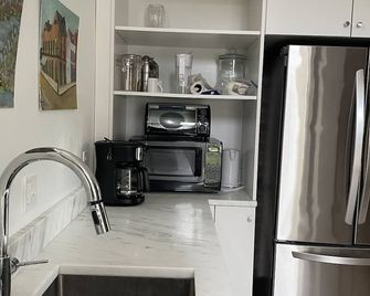 Luxury Newly Renovated Carriage House in Lower Garden District - New Orleans - Kitchen