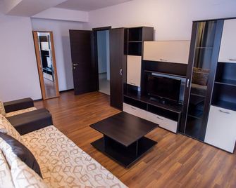Beach Vibe Apartments Summerland Mamaia - Mamaia - Stue