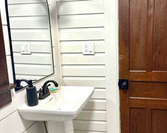 Comfortable Apartment, Near to Aviation - Hickory