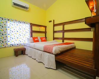 OYO 1596 Taman Homestay Syariah - Dumai - Bedroom