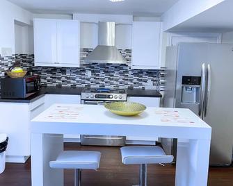 Welcome To Premium Living Place / 2 Bedrooms Suite - Innisfil - Kitchen