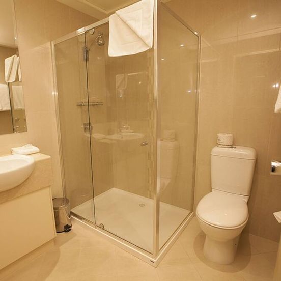 Best Western Plus Travel Inn Hotel image 1