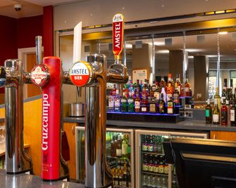 Holiday Inn Express Droitwich Spa By IHG - Droitwich - Bar