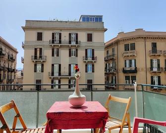 Under40 - Students Apartment - Adults Only - Palermo - Balcón
