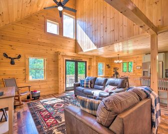 Peaceful North Haverhill Haven With Wood - North Haverhill - Living room