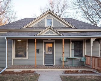 Couples Getaway | Walk to Unc | Free Cruiser Bikes - Greeley - Building