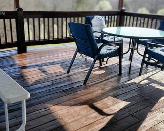 The Lake House At Beaver Creek (1 Mile From Dock, 3 Bed/2 Bath) - Monticello - Balcón