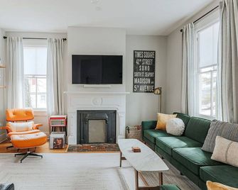 Hilltop Hideaway - Staunton - Wohnzimmer