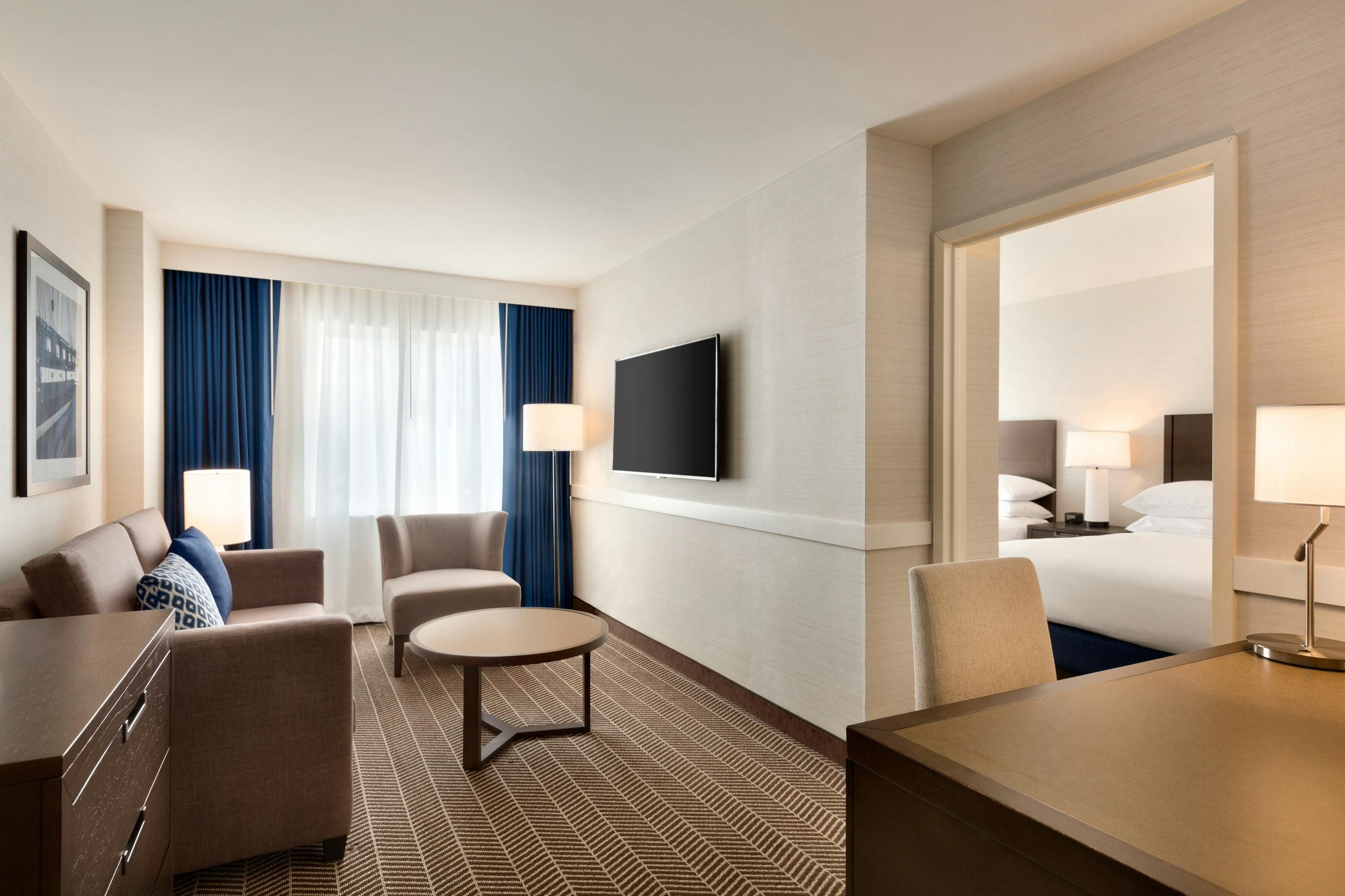 Embassy Suites by Hilton Boston at Logan Airport - Boston - Huiskamer