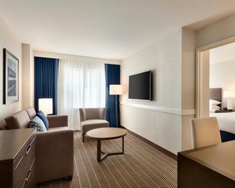 Embassy Suites by Hilton Boston at Logan Airport - Boston - Huiskamer
