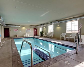 Cobblestone Hotel - Wayne - Wayne - Pool