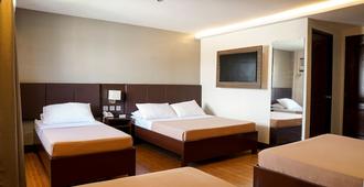 CBD Plaza Hotel - Naga City - Schlafzimmer