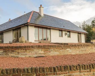 THE GLEBE, pet friendly, with open fire in Invergordon - Invergordon - Building