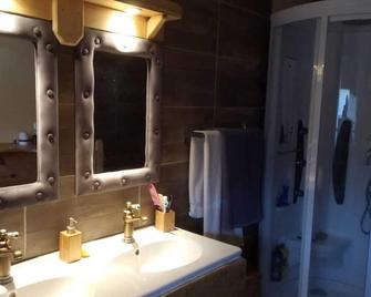 Comfortable room in village house - Hauteville-Lompnes - Salle de bain