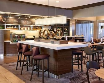 3 Posh Units in Miami Lakes! Pet-Friendly, w/ Pool, Close to Royal Oaks Park - Miami Lakes - Bar