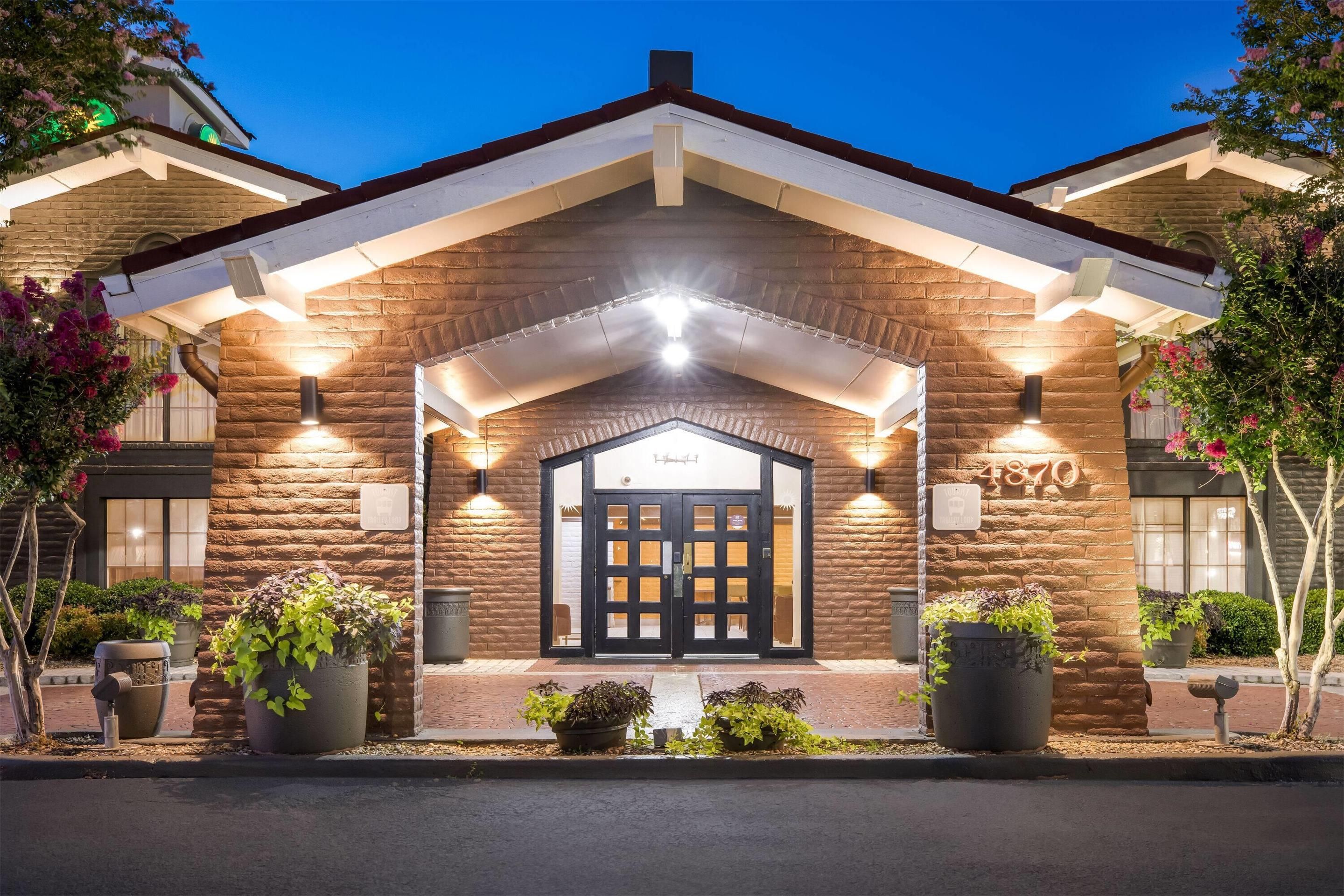 La Quinta Inn by Wyndham Huntsville Research Park - האנטסוויל - בניין