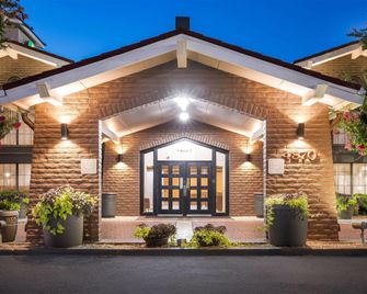 La Quinta Inn by Wyndham Huntsville Research Park - האנטסוויל - בניין